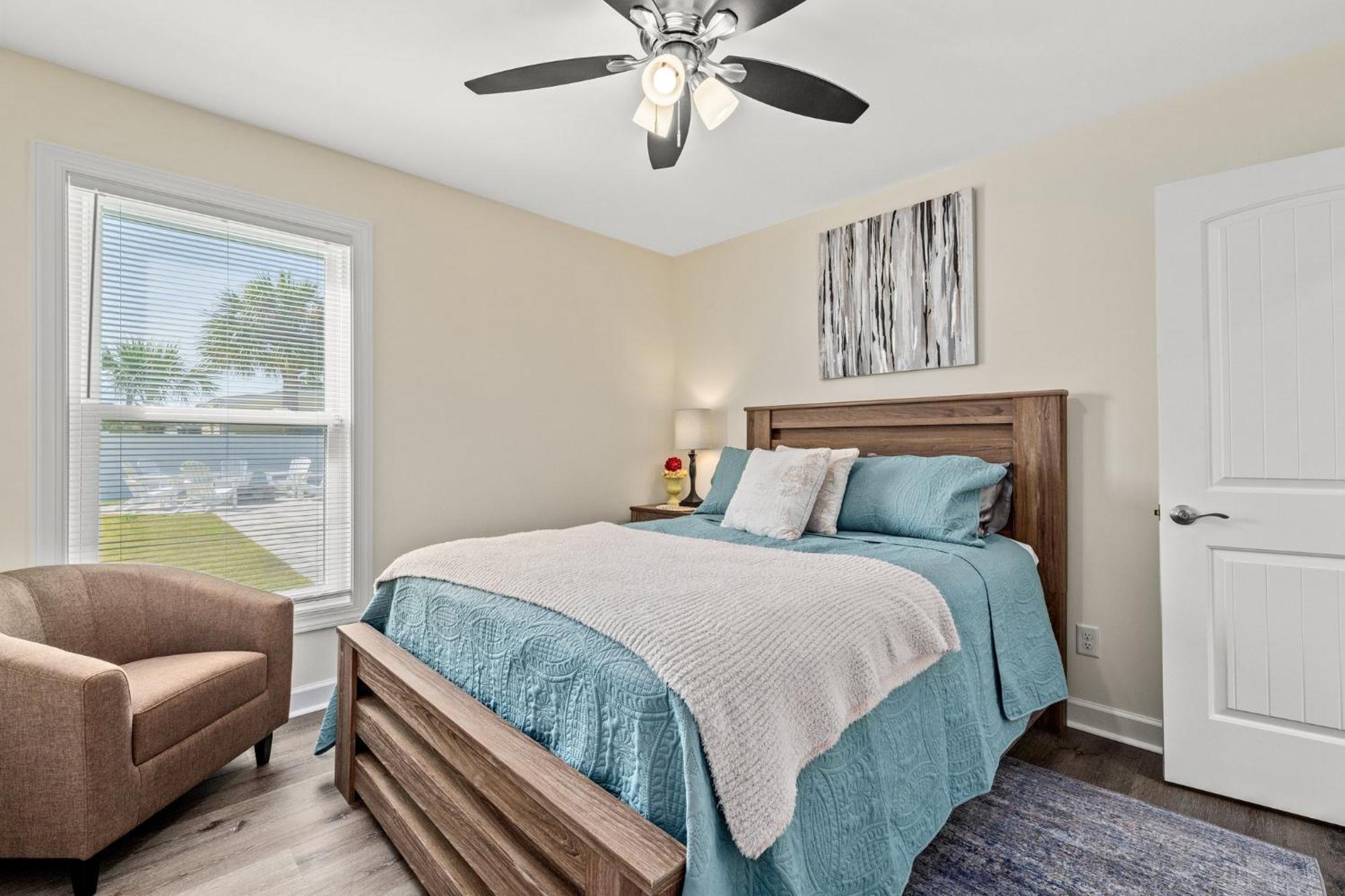 Heated Pool & Pet Friendly - Minutes To - Spacious Backyard - Flpcb38 *